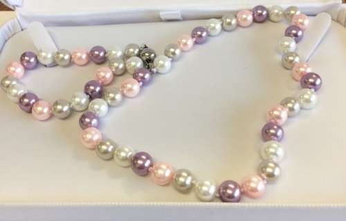 SALE Beautiful Shell Pearl Necklace - Pink Shades