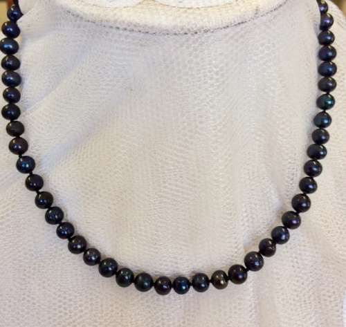 GENUINE CULTURED PEARLS | BLACK OR WHITE | CLASSIC AND ELEGANT