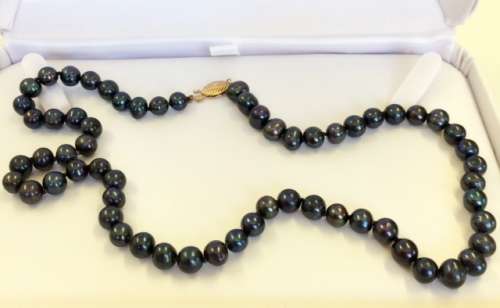 GENUINE CULTURED PEARLS | BLACK OR WHITE | CLASSIC AND ELEGANT