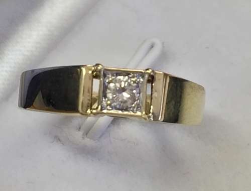 GENUINE DIAMOND SOLITAIRE | SOLID GOLD RING | BEAUTIFUL