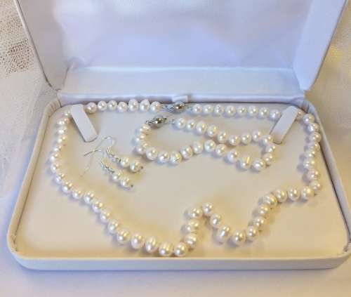 Genuine Pearl Set - Necklace, Bracelet and Earrings!!!