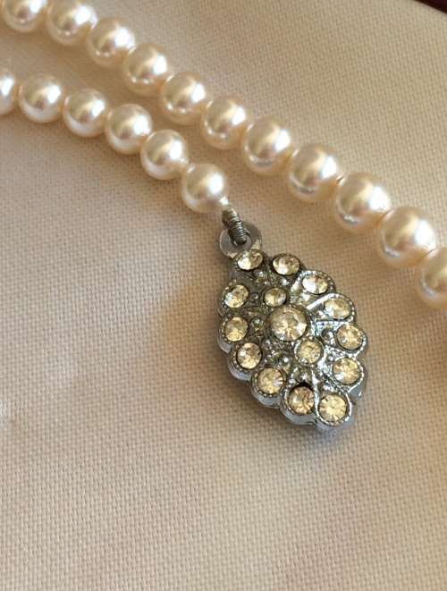 Vintage Glass Pearl Necklace - Delicate and Elegant