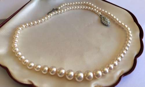 Vintage Glass Pearl Necklace - Delicate and Elegant