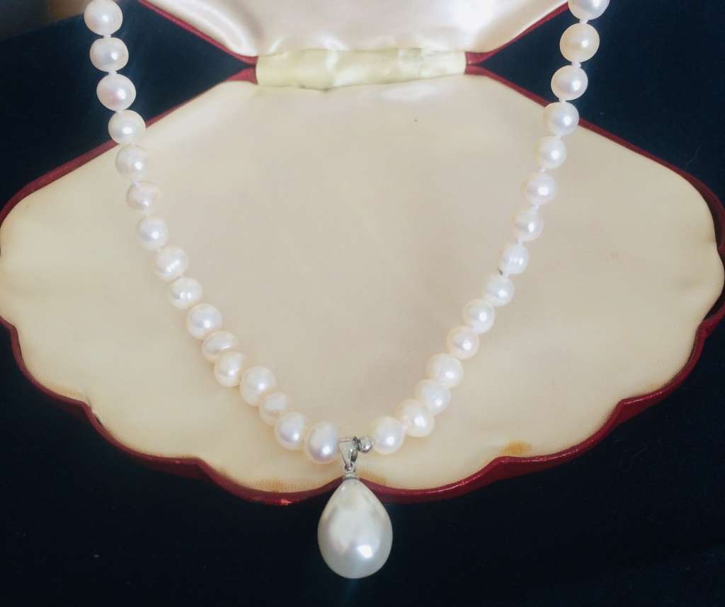 Genuine Pearl Necklace with Shell Pearl Drop Pendant - Beautiful