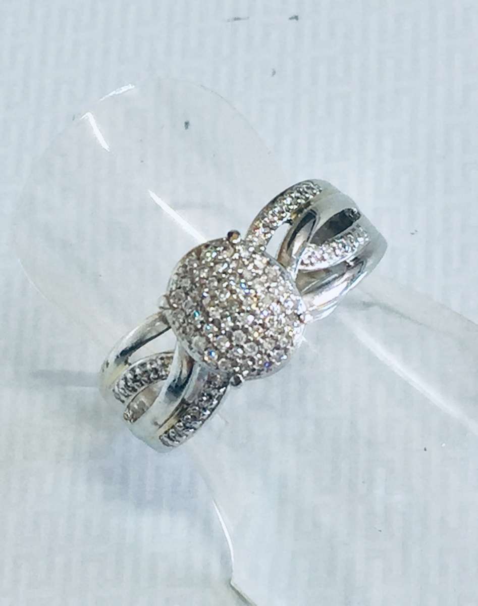 GENUINE DIAMOND AND WHITE GOLD RING - 0.45TCW