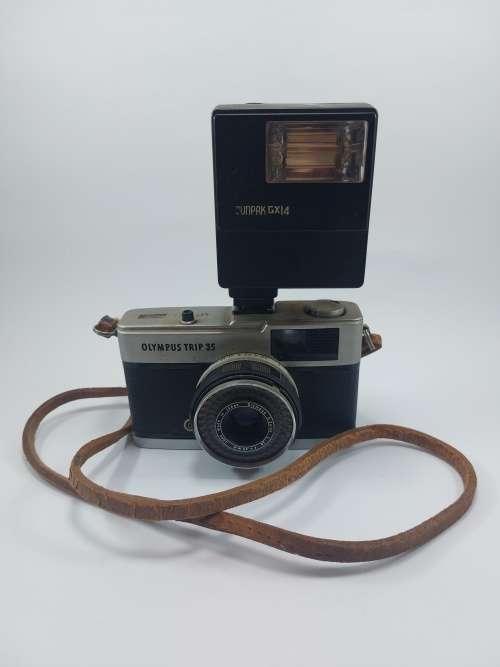 1967 Olympus Trip 35 & Sunpak GX14 Flash