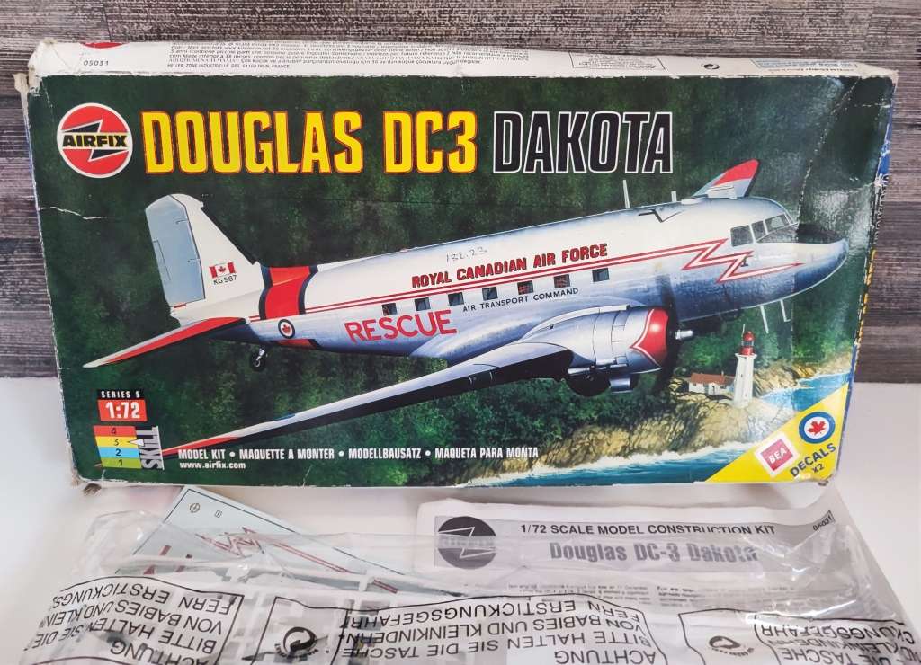 Vintage Airfix Douglas DC3 Dakoto Model Aircraft Kit Scale 1:72