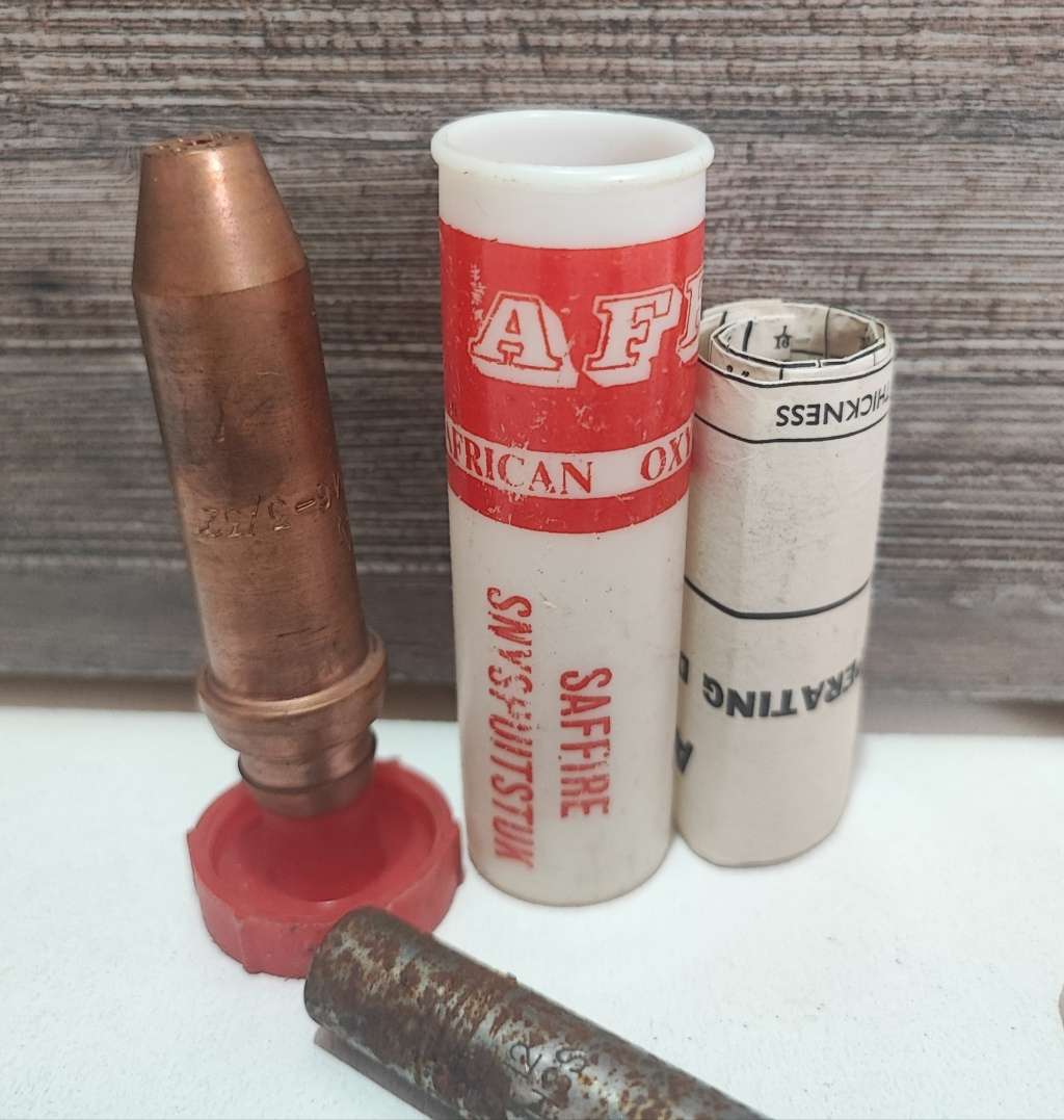 Tool lot(Taps, needle file, cutting torch nozzle etc..)