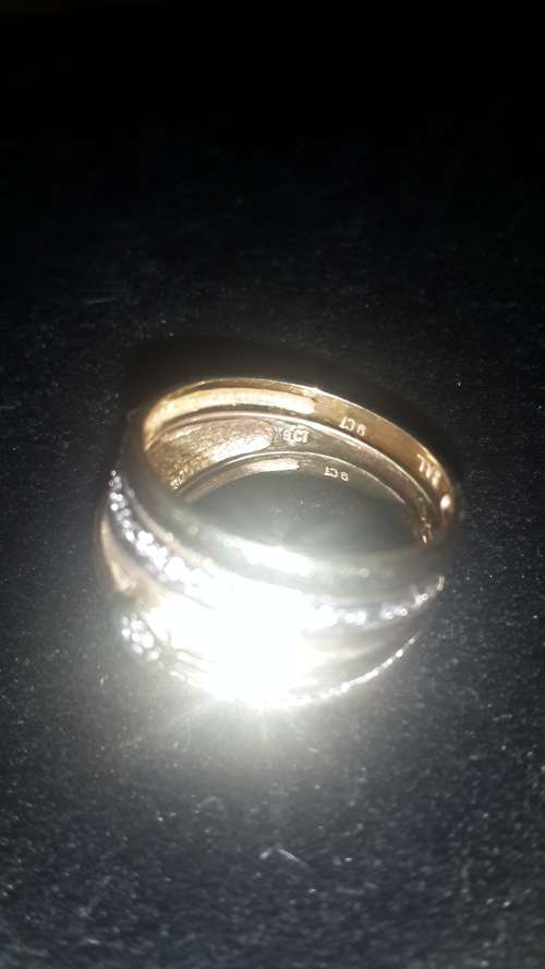 Ladies 3 in one 9ct diamond ring.