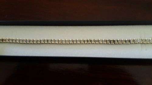 Beautiful refurbished solid 9ct yellow gold and diamond ladies tennis bracelet.