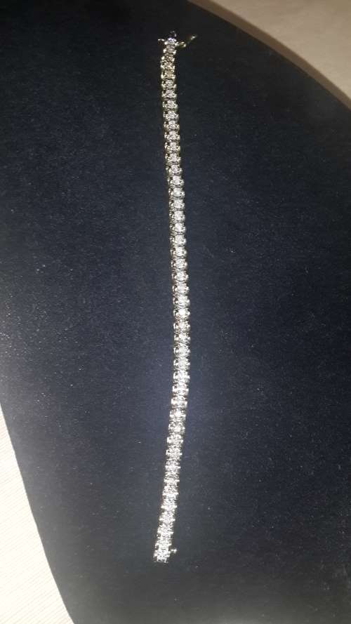 Beautiful refurbished solid 9ct yellow gold and diamond ladies tennis bracelet.