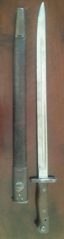 A REAR 1907 VILKINGS BAYONET WITH LEATHER SHEATH.ROYAL STAMPED.