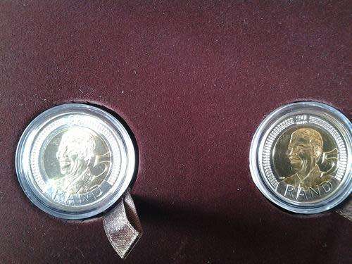 2 x Nelson Mandela Commemorative R5 Coin Box with 2 x UNC 2008 Birthday Coins