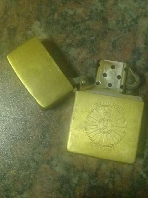 ***VINTAGE*** Authentic ZIPPO - Solid Brass (Round Table / Tafelronde Stamped)
