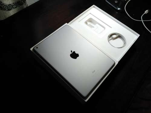 Apple iPad 5th Generation (2017) 32GB WIFI Space Grey ***Brand New Condition***