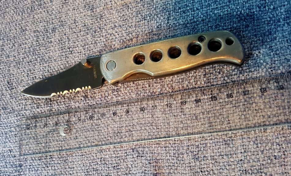 Vintage Lightweight Folding Knife (partially serated) *very nice*