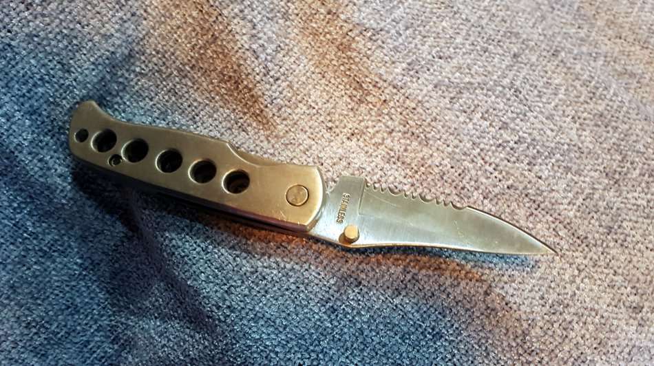 Vintage Lightweight Folding Knife (partially serated) *very nice*