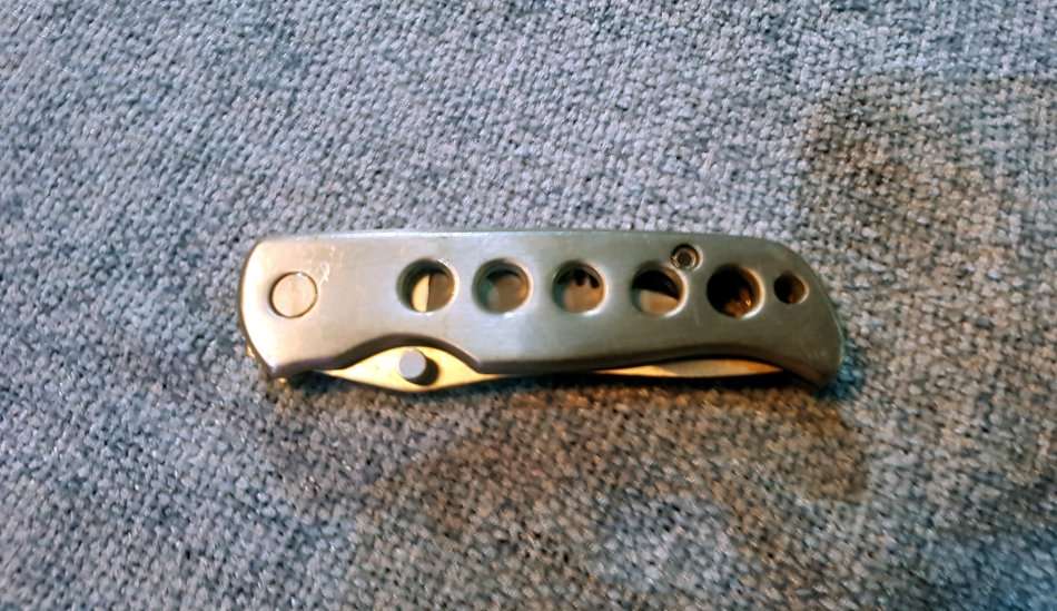 Vintage Lightweight Folding Knife (partially serated) *very nice*