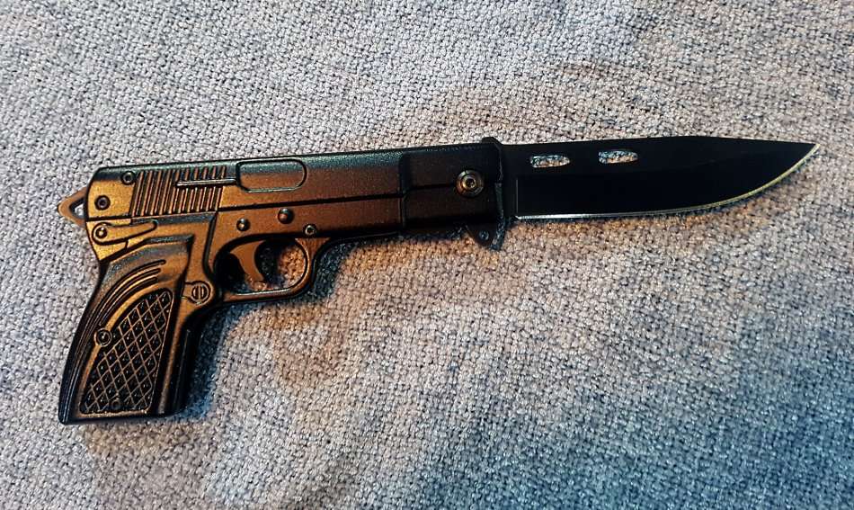 New Assisted-Opening Novelty Gun-Style Pocket Knife (with cover) *no box*