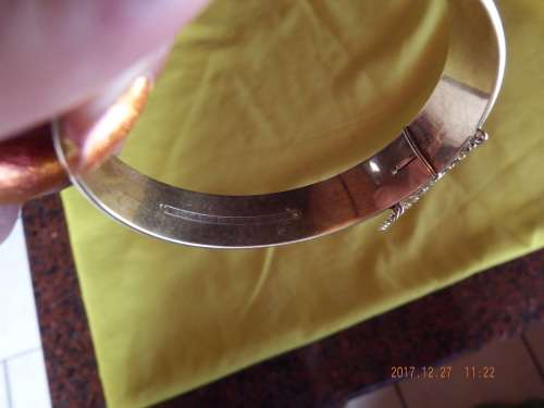 Stunning LW & G Lagarmic Bangle