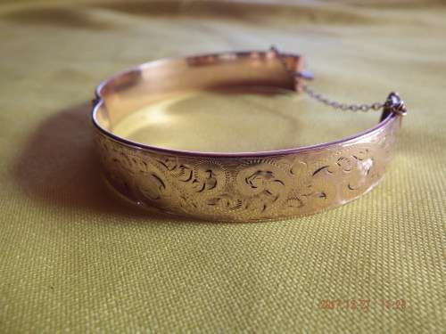Stunning LW & G Lagarmic Bangle