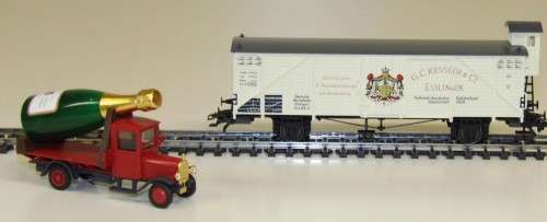 Marklin HO Gauge 48002, Museum Vehicle Set 2002, Wagon with Diecast Truck.