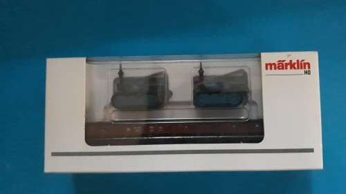 Marklin HO Gauge 46363, Stake Car, with 2 Caterpillar Tractors