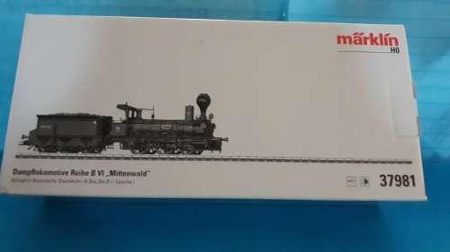 Marklin HO Gauge 37981, Steam Locomotive with Tender, WITH Marklin HO 43984, Passenger Car set