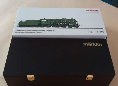 Marklin 37015: HO Gauge Steam Express Locomotive with a tender