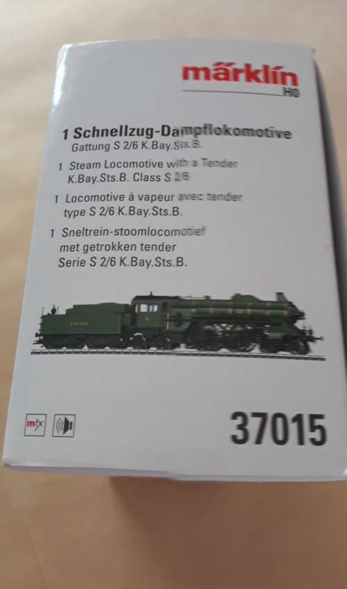 Marklin 37015: HO Gauge Steam Express Locomotive with a tender