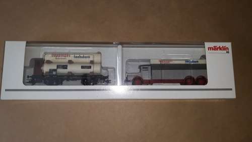 Marklin 48004 HO Gauge Gas Tank Car with 3 gas containers and brakeman`s cabin, with MAN SIH6 truck