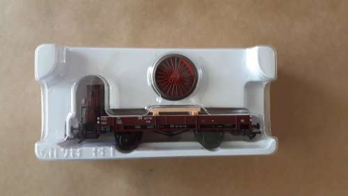 Marklin 46077 HO Gauge Low Side Car with brakeman`s cabin, loaded with wheel set for Class 05 loco