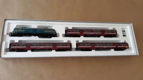 Marklin HO Gauge 26530: Electric Push/Pull Train for Commuter Service, Era IV
