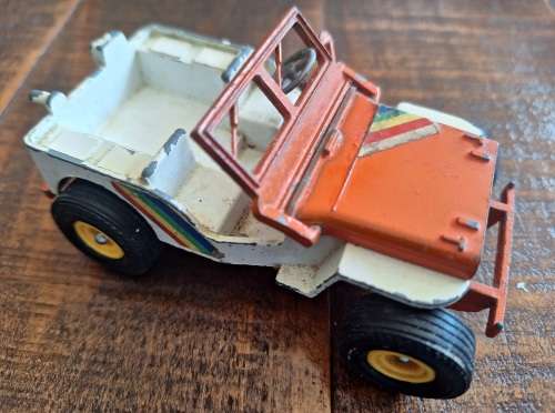 vintage britains jeep 1976 and included is  britains 1982 orange cargo trailer