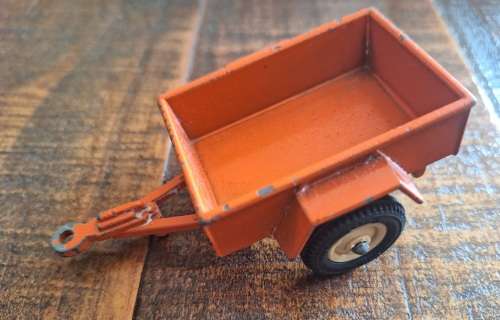 vintage britains jeep 1976 and included is  britains 1982 orange cargo trailer
