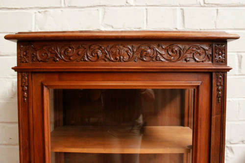 Renaissance Display cabinet in Walnut