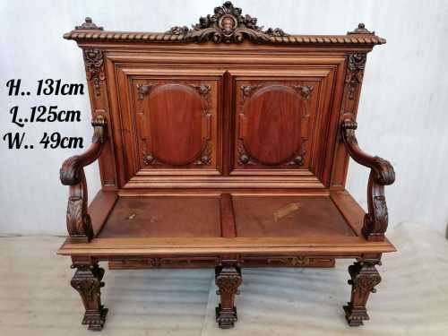 Regency Hall bench in walnut