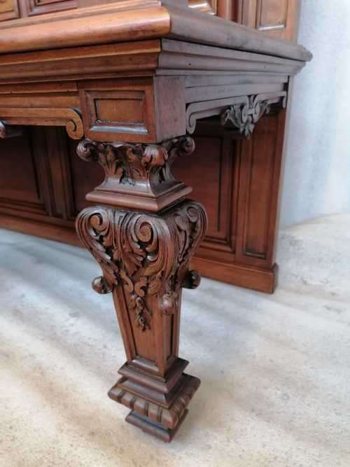 Regency Hall bench in walnut