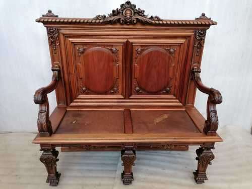 Regency Hall bench in walnut