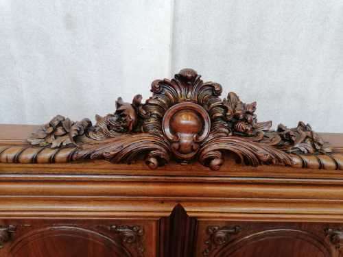 Regency Hall bench in walnut