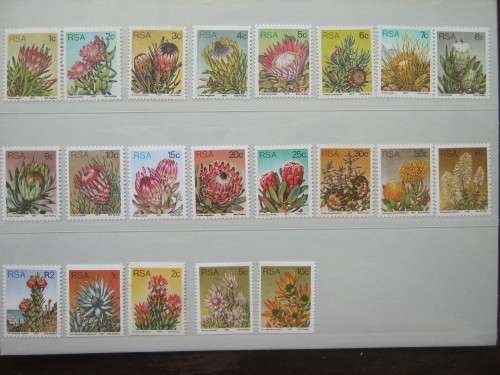 RSA - 1977 DEFIN ISSUE (PROTEAS) - FULL SET OF 17 PLUS 4 x COIL STAMPS