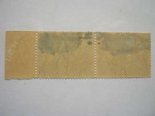 UNION - 1933-48 DEFIN ISSUE - 1&1/2d GREEN & GOLD - PAIR WITH BROKEN CHIMNEY & FAINT HEADGEAR - MNH