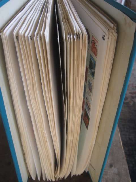 RINGBINDER ALBUM - COLLECTION OF MIXED WORLD - 2400 STAMPS