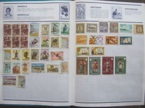 SG `WORLD COLLECTOR` STAMP ALBUM - MIXED WORLD - IN EXCESS OF 4000 STAMPS HERE - VERY GOOD CONDITION