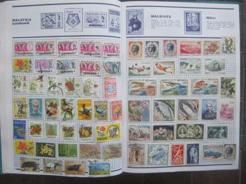 SG `WORLD COLLECTOR` STAMP ALBUM - MIXED WORLD - IN EXCESS OF 4000 STAMPS HERE - VERY GOOD CONDITION