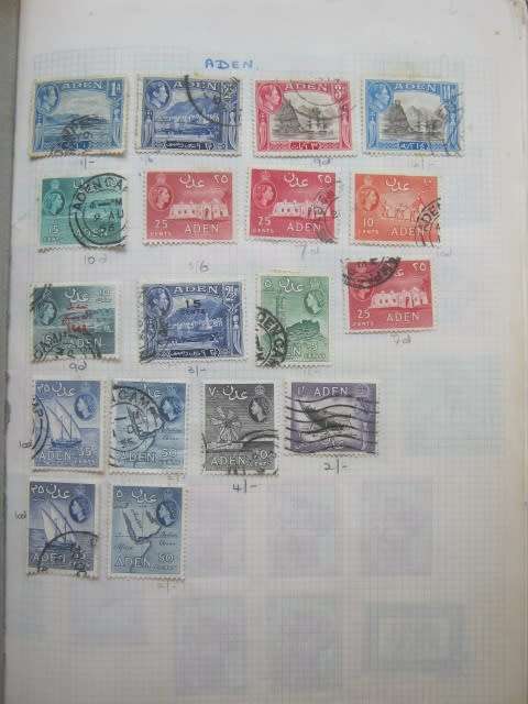SPRINGBACK STAMP ALBUM - MIXED WORLD A-F - APPROX 1500 STAMPS HINGED TO PAPER