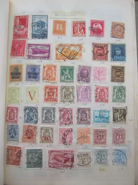SPRINGBACK STAMP ALBUM - MIXED WORLD A-F - APPROX 1500 STAMPS HINGED TO PAPER