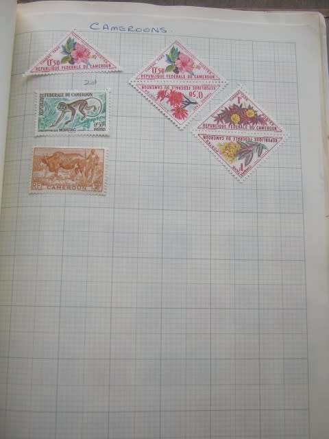 SPRINGBACK STAMP ALBUM - MIXED WORLD A-F - APPROX 1500 STAMPS HINGED TO PAPER