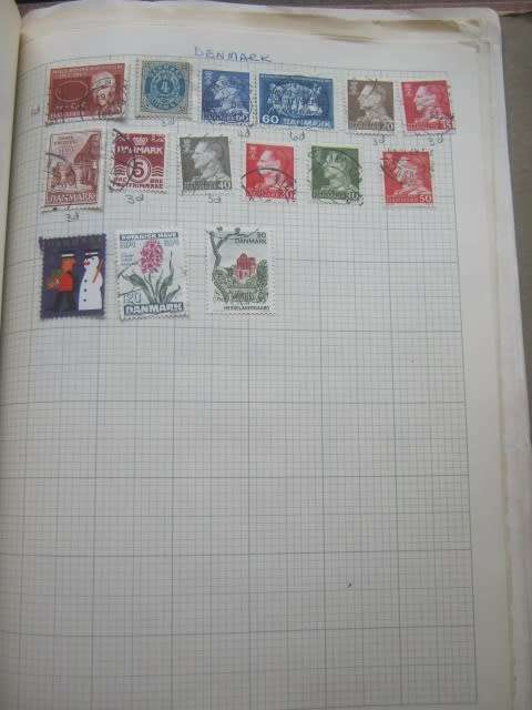 SPRINGBACK STAMP ALBUM - MIXED WORLD A-F - APPROX 1500 STAMPS HINGED TO PAPER