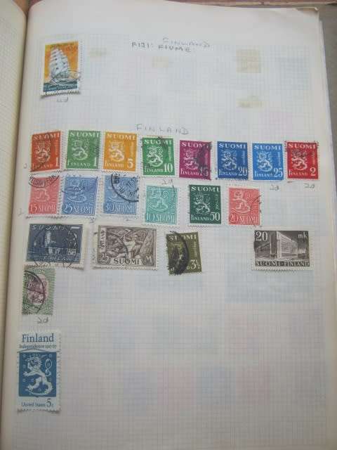 SPRINGBACK STAMP ALBUM - MIXED WORLD A-F - APPROX 1500 STAMPS HINGED TO PAPER